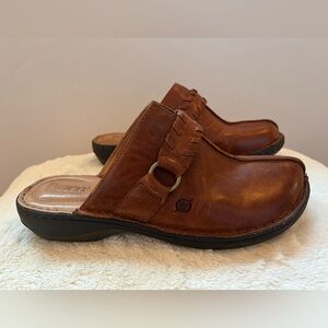 Born Caramel Clogs NWOT